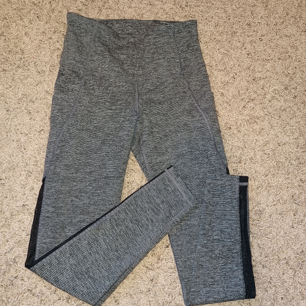 Old Navy Active Women's Black Striped Go Dry 2 Side Pockets Leggings